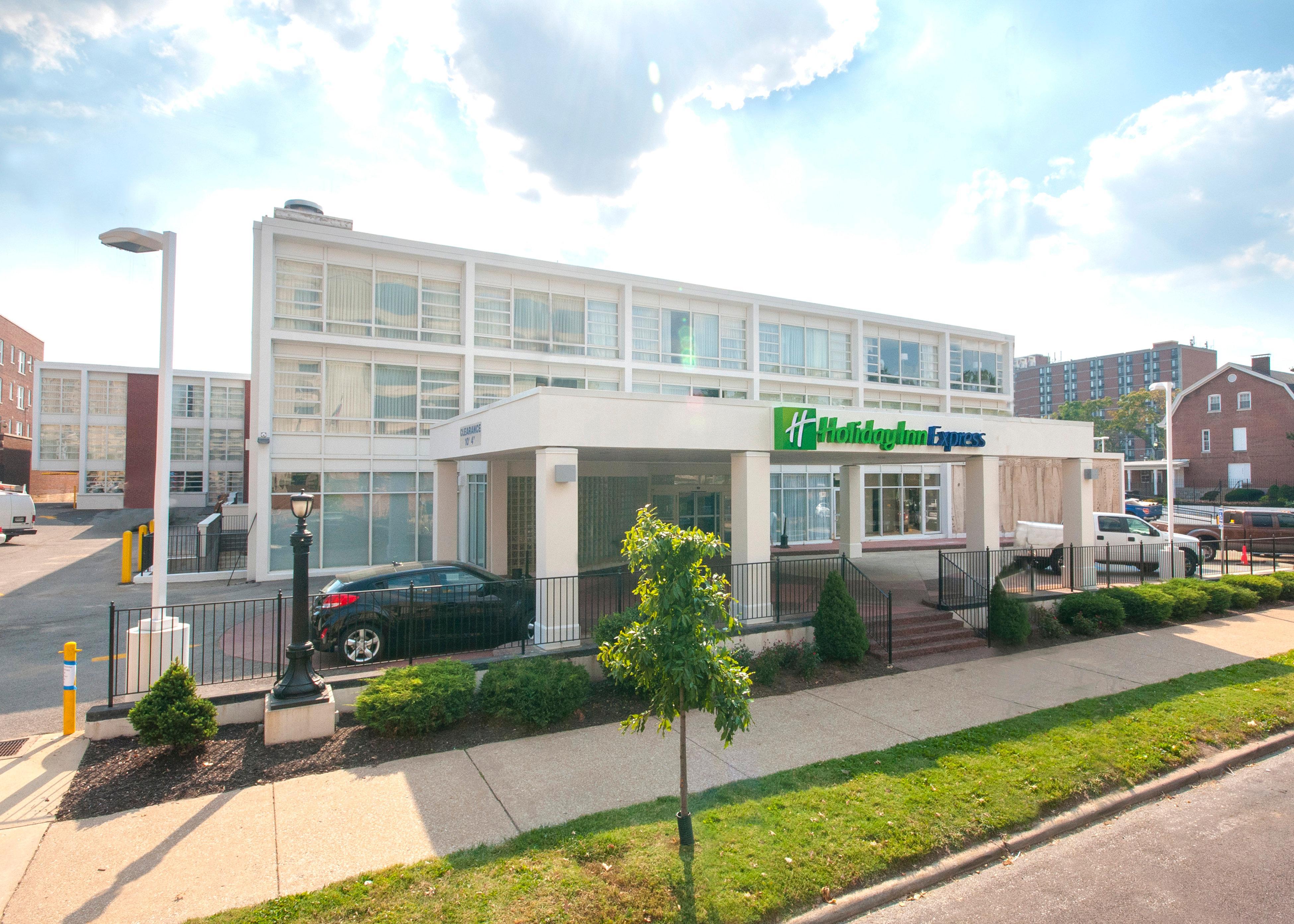 Holiday Inn Express St. Louis Central West End By Ihg Exterior photo