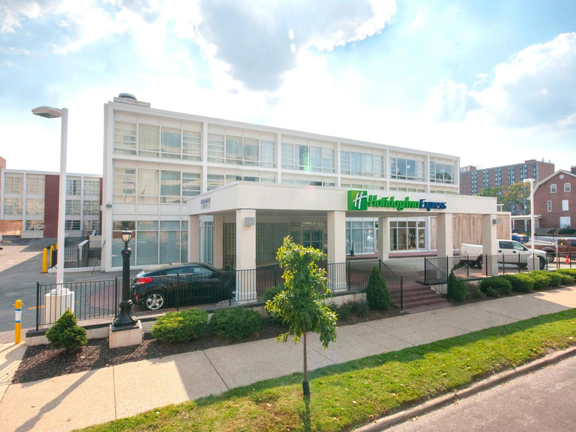 Holiday Inn Express St. Louis Central West End By Ihg Exterior photo
