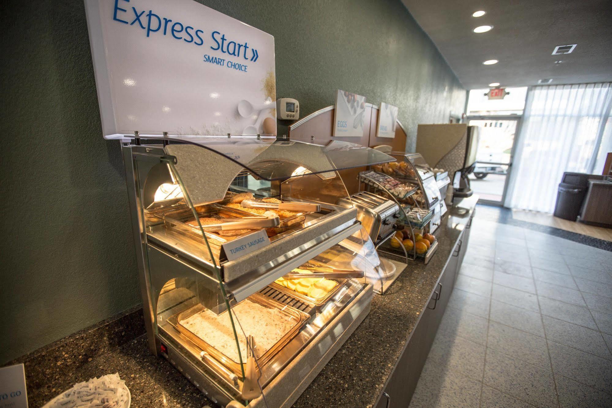 Holiday Inn Express St. Louis Central West End By Ihg Exterior photo